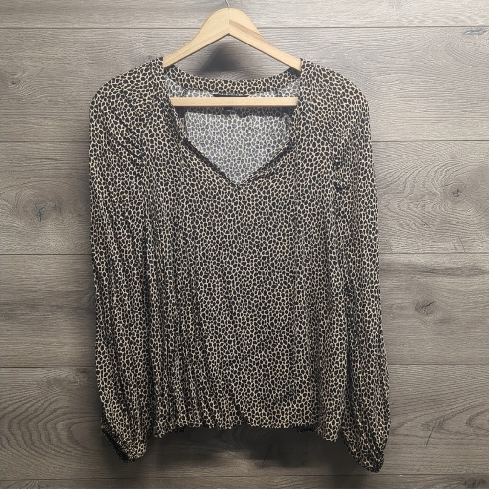 Banana Republic Cheetah Print V Neck
Blouse (L)